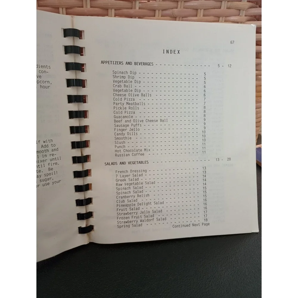 Family‎ Cookbook LaVey Phillips Carol Walter Iowa Falls, Iowa 1985 Country...